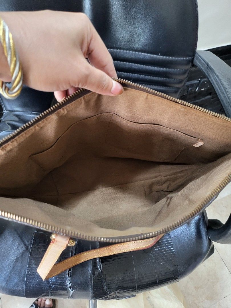 Louis Vuitton Monogram Tote Bag (Category: Luxury Bags & Wallets) located in Manila. Submitted by milkymitch23 (Listing ID 1448729788, Image 3). Description: - Louis Vuitton Monogram MM size Tote Bag - Classic design with leather trim and straps - Secure zipper closure - Interior slip pockets for organization - Date code: DE0082 - Ideal for everyday use - Shows some signs of wear on leather and canvas issue ..see last picture nego pa.