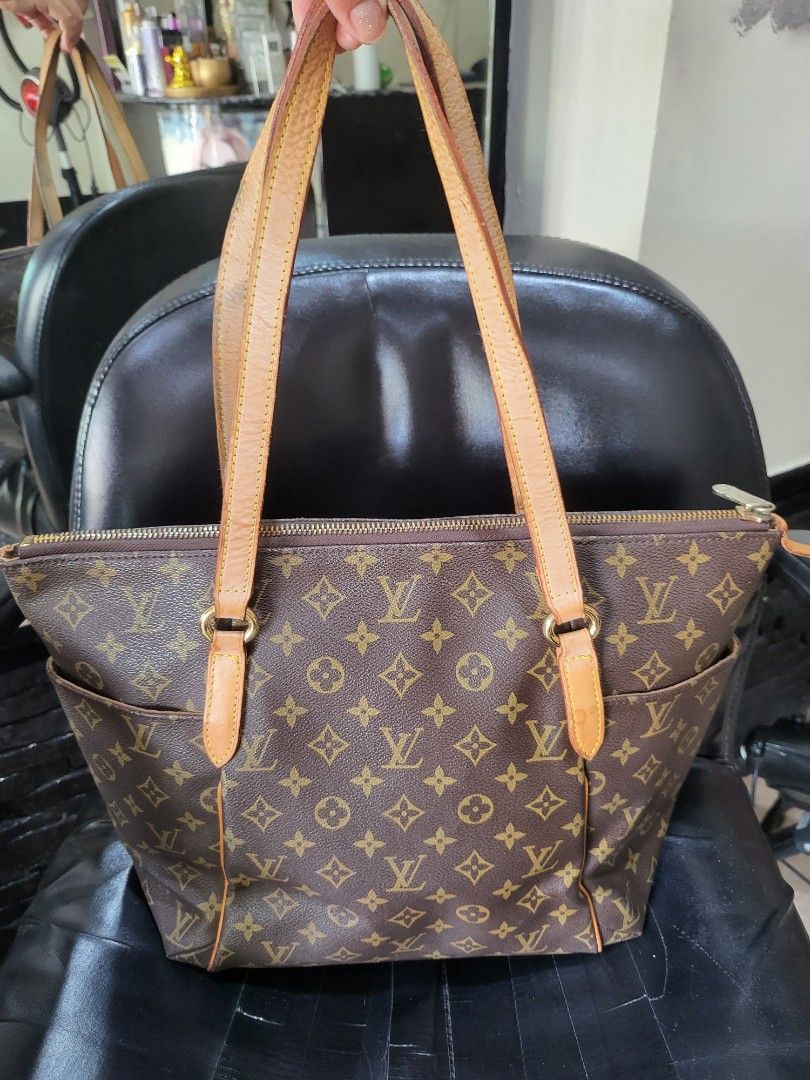 Louis Vuitton Monogram Tote Bag (Category: Luxury Bags & Wallets) located in Manila. Submitted by milkymitch23 (Listing ID 1448729788, Image 2). Description: - Louis Vuitton Monogram MM size Tote Bag - Classic design with leather trim and straps - Secure zipper closure - Interior slip pockets for organization - Date code: DE0082 - Ideal for everyday use - Shows some signs of wear on leather and canvas issue ..see last picture nego pa.