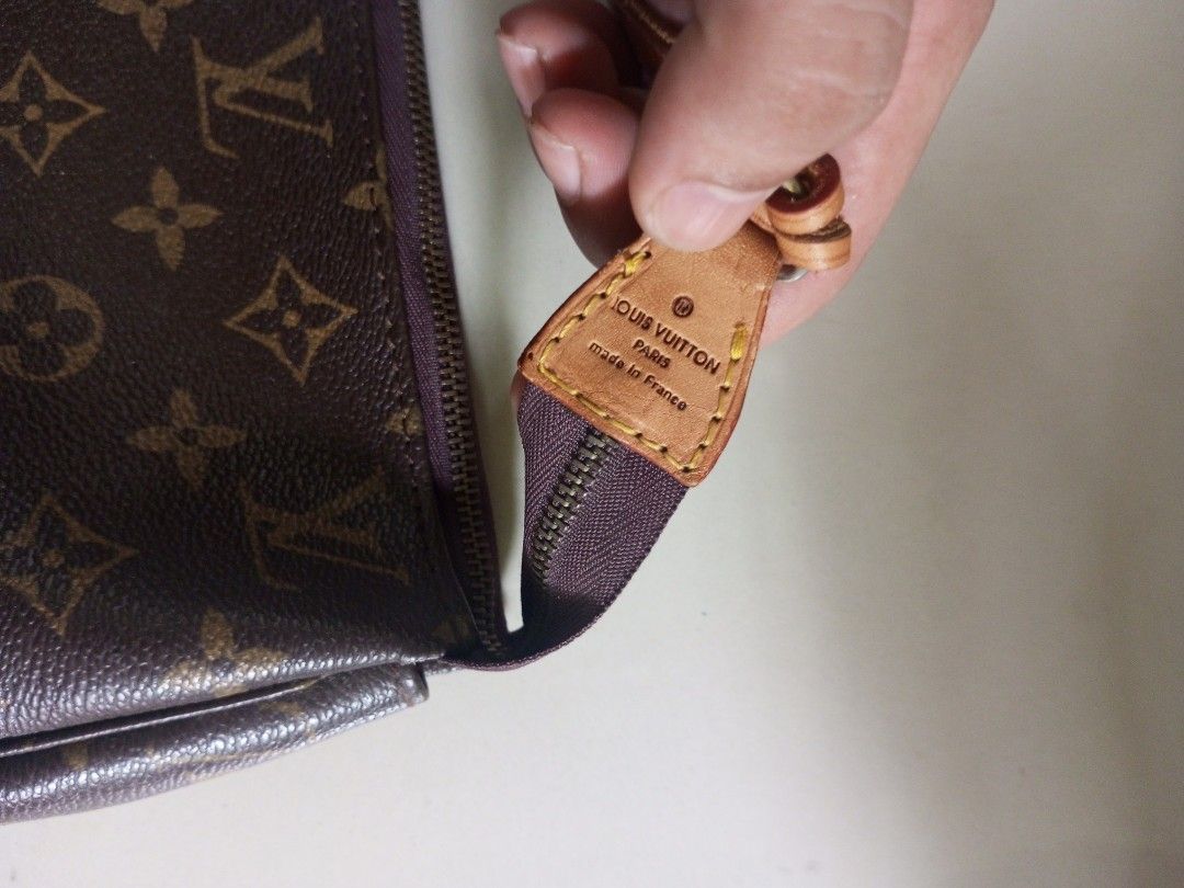 Louis Vuitton Pre-Owned monogram shoulder bag (Category: Luxury Bags & Wallets) located in Infanta. Submitted by joeruarigato (Listing ID 1448721320, Image 3). Description: .