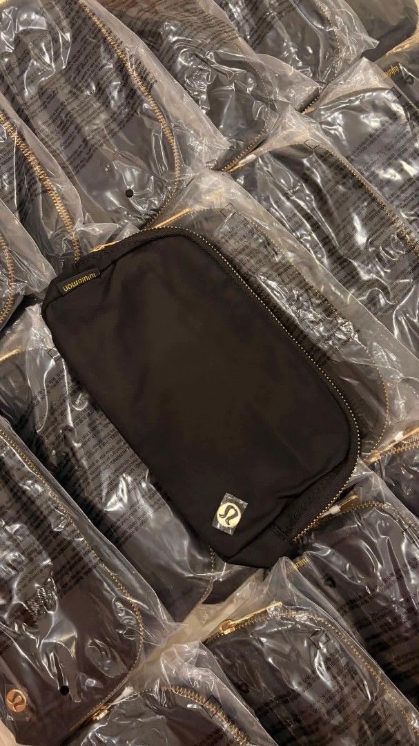 Lululemon Everywhere Belt Bag Black Gold (Category: Cross-body Bags) located in Paranaque City. Submitted by mariaaaa03 (Listing ID 1448752816, Image 1). Description: - Lululemon Everywhere Belt Bag Gold Hardware 1L size with tag preorder.
