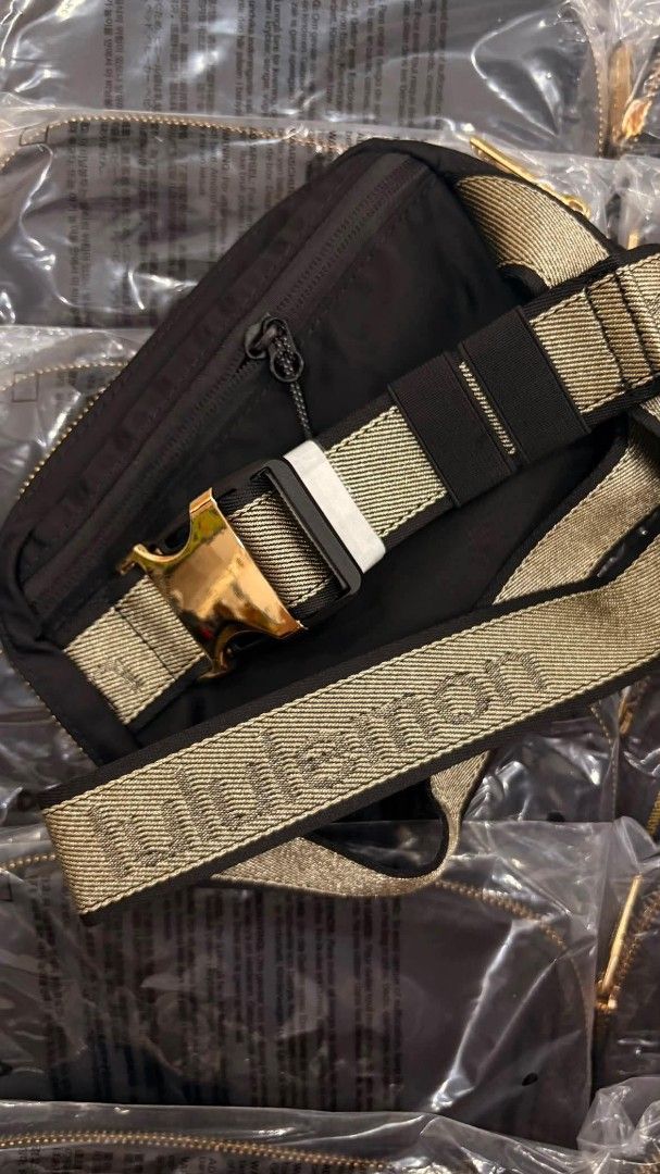 Lululemon Everywhere Belt Bag Black Gold (Category: Cross-body Bags) located in Paranaque City. Submitted by mariaaaa03 (Listing ID 1448752816, Image 2). Description: - Lululemon Everywhere Belt Bag Gold Hardware 1L size with tag preorder.
