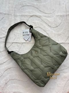 (Category: ) located in . Submitted by klassique_handbags (Listing ID 1448788606, Image 1). Description: .