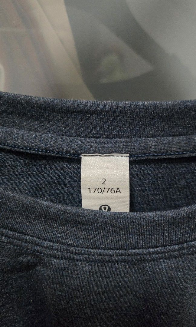 lululemon Tuck & Gather Pullover Blue SIZE 2 （分類：長袖衫）位於 Hong Kong。 由 crybabypototo 提交（商品編號 1448786682，圖片 2）。簡介： soft modal French terry fabric Size 2 Heathered Blue。