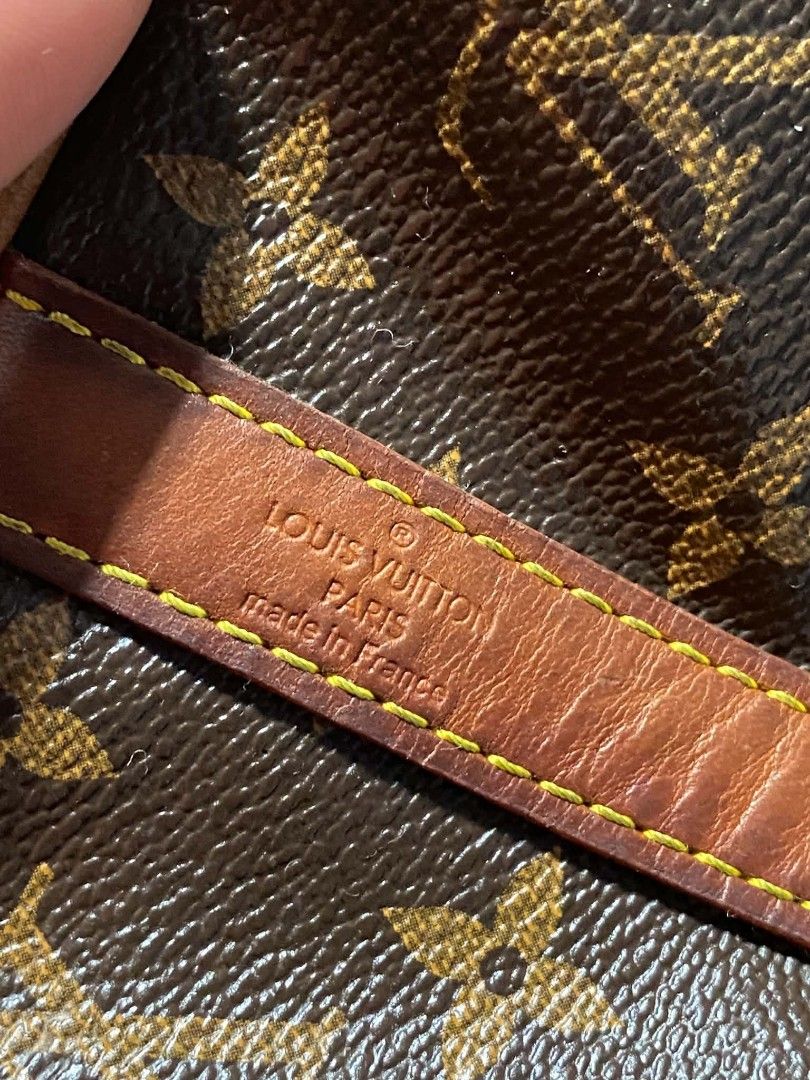 Lv bando 30 (Category: Luxury Bags & Wallets) located in Tagum. Submitted by luxbagelyas (Listing ID 1448696445, Image 2). Description: with flaws sa 2 pipings may pen marks sa loob dark vachetta good condition pa nmn.