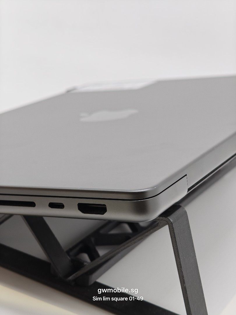 MacBook Pro M5 16/1TB 14 inch 58760505821667955855366