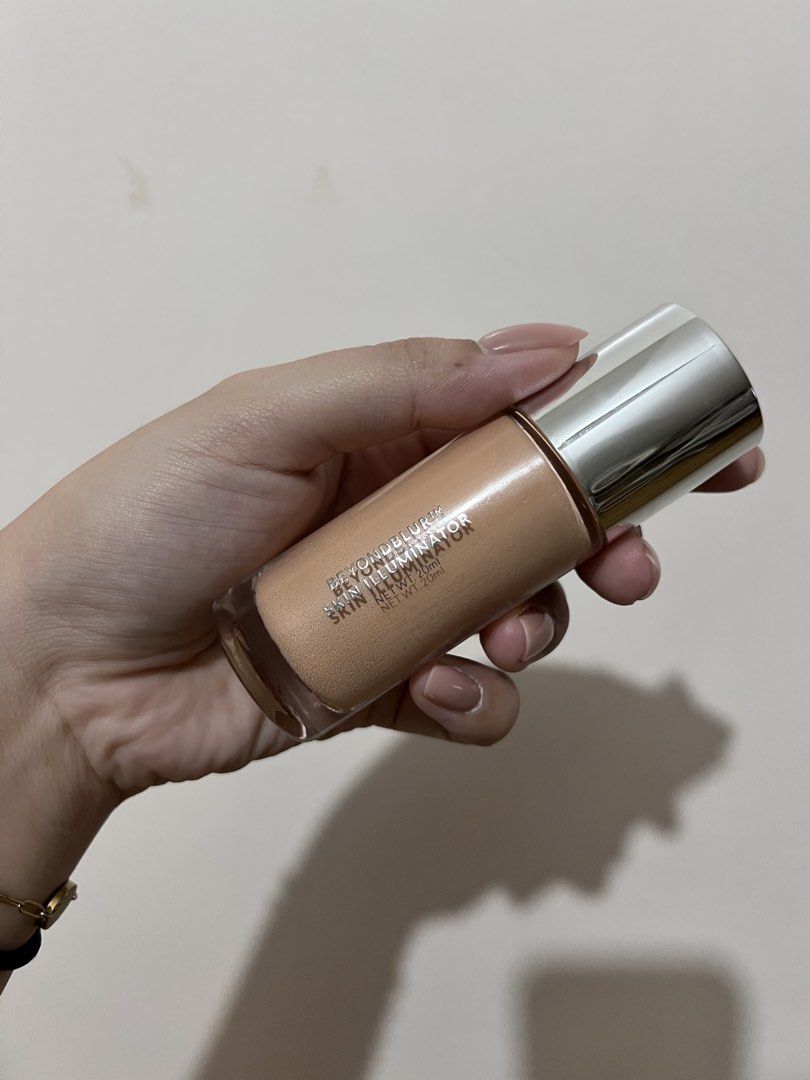 Makeup Bundle (Category: Makeup) located in San Pedro. Submitted by cc_keso (Listing ID 1448699422, Image 2). Description: - Lovely Cosmetics Skin Illuminator - 30-40% - Mario Badescu Facial Spray with Aloe, Herbs and Rosewater 80% - 3INA The Color Lip Color 504 - 70% - MAC Prep + Prime Natural Radiance Base Lumière - never used, got it as a freebie.