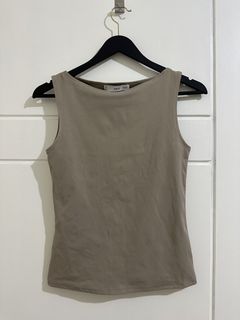 (Category: ) located in . Submitted by gi.lcloset_ (Listing ID 1448839098, Image 1). Description: .