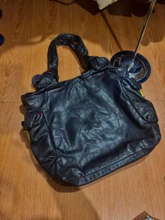 (Category: ) located in . Submitted by poshavenue_boutique (Listing ID 1446906771, Image 1). Description: .