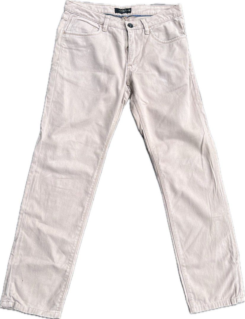 Memo chino jeans khaki (Category: Chinos) located in Manila. Submitted by dos05 (Listing ID 1448814311, Image 1). Description: Bought brand new not thrifted Used twice only no issues Khaki color 100% authentic Actual dimensions in inches Waist 32 Length 38.5 Hem 7 Qc area Shipping via lalamove saver or grab Declittering.