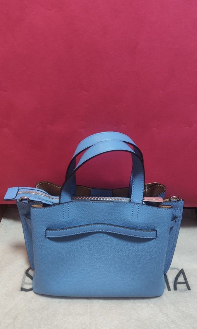 MICHAEL KORS Emilia Small in Sky Blue (Category: Purses & Pouches) located in Quezon City. Submitted by settantamaria (Listing ID 1448806061, Image 2). Description: MICHAEL KORS Emilia Small in Sky Blue Brand new, with tag. In pristine condition. FREE SHIPPING within metro manila and luzon c/o lalamove mop: gcash mod: lalamove/j&t.
