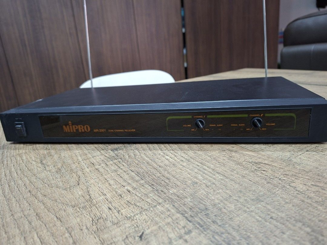 Mipro Wireless Microphone System with 2 Microphones