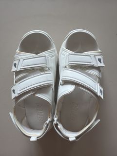 (Category: ) located in . Submitted by neonstrips (Listing ID 1448773311, Image 1). Description: .