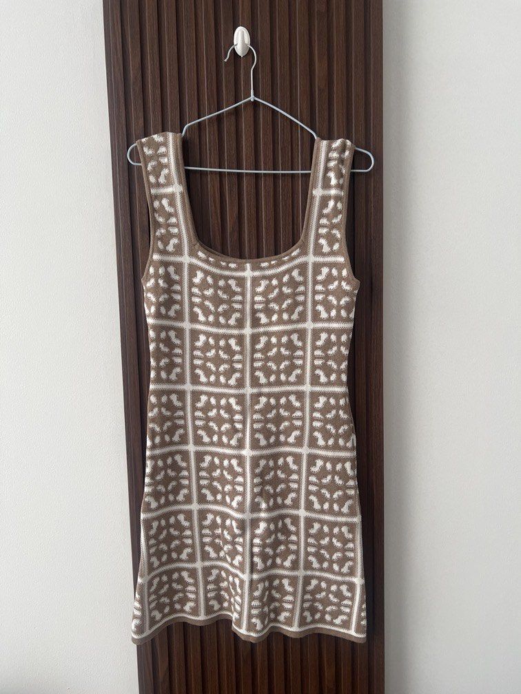 Modelano - Roline Dress in Taupe (Kategori: Gaun & Rok) berada di Jakarta Pusat. Dikirim oleh ranciella (ID iklan 1448790667, Gambar 2). Deskripsi: Hanya dipakai 1x Very good condition Detil size di foto .