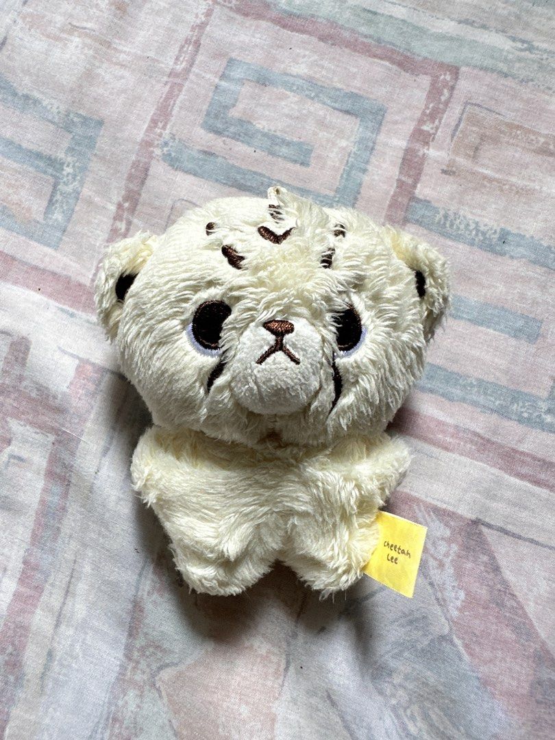 NCT Mark Cheetah Lee 10cm Doll (Category: Plushies & Soft Toys) located in Quezon City. Submitted by seedfinds (Listing ID 1448711547, Image 1). Description: - Adorable white cheetah plush toy - Features black markings and big, captivating eyes - Includes a yellow tag with 'Cheetah Lee' branding - Made from soft and fluffy material for ultimate cuddliness - Ideal for plush toy collectors or as a thoughtful gift.