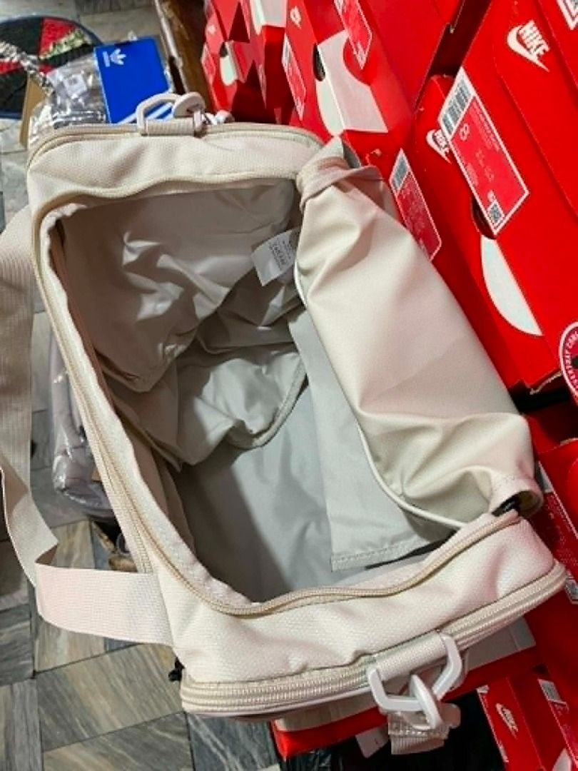NIKE Brasilia Duffel Bag XS "Light Bone" (Category: Sling Bags) located in Manila. Submitted by sneakywolp (Listing ID 1448815357, Image 2). Description: NIKE Brasilia Duffel Bag XS "Light Bone" Size Extra Small 24L Markdown Price: 1400 PHP ONLY ✔️ SRP: 1895 ❌ ON HAND/READY TO SHIP‼️ LIMITED STOCKS ONLY‼️ ⭐️ BRAND NEW // 100% LEGIT ✈️ SHIPPING via JNT (Door to door), LALAMOVE (Same day delivery), and LBC (Branch Pick Up) 🛵 COD (Same day delivery