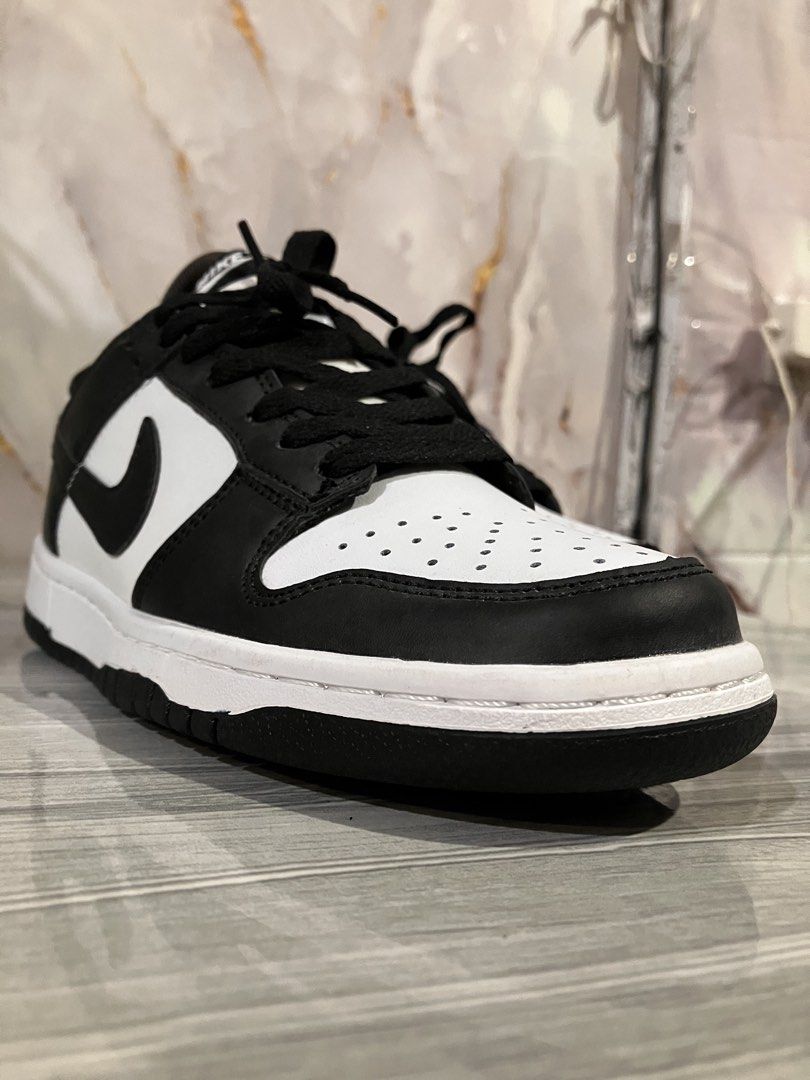 NIKE DUNK LOW PANDA SNEAKERS SIZE 6.5 MEN (Category: Sneakers) located in General Mariano Alvarez. Submitted by adonid (Listing ID 1448749446, Image 2). Description: NIKE DUNK LOW PANDA SNEAKERS BRAND NEW CONDITION NO BOX SIZE 6.5 MEN.