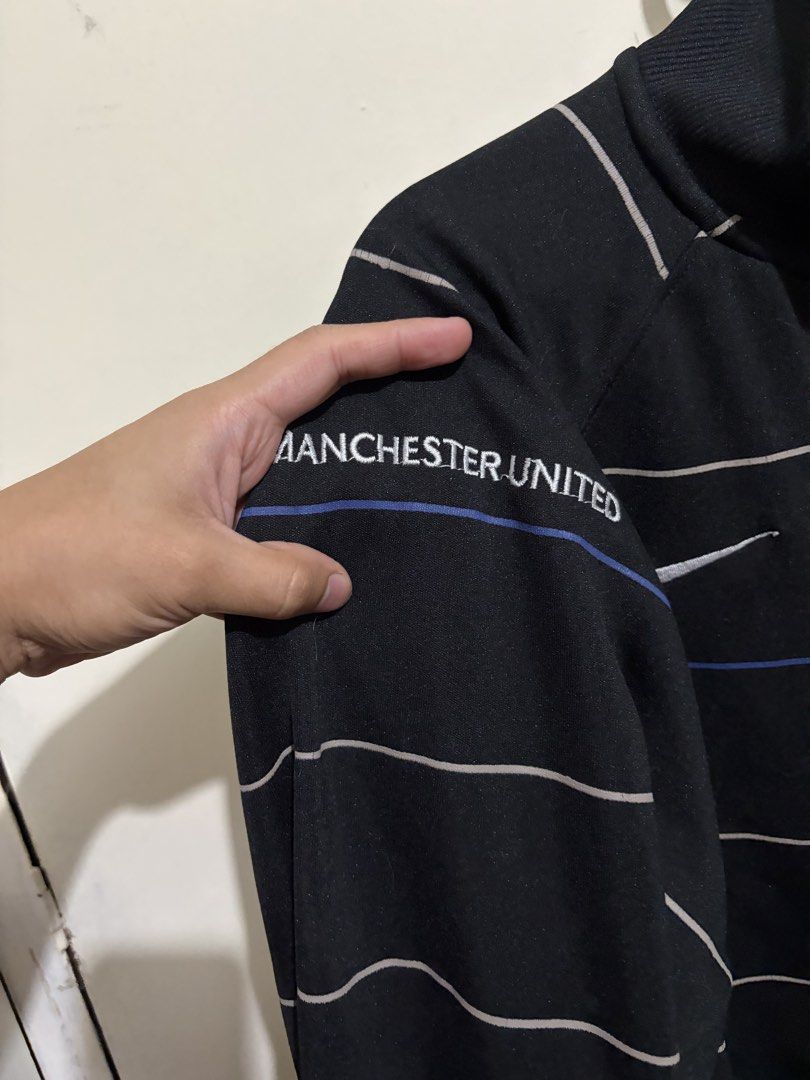 Nike Manchester United 2008-09 Track Jacket (Category: Coats, Jackets and Outerwear) located in Manila. Submitted by wiseearth.075b2f (Listing ID 1448699322, Image 3). Description: - Authentic Nike Manchester United track jacket -₱1765 -Dimension 28 legnth 27 width - 2008-09 season - Color: Black with thin horizontal stripes - Features: Manchester United crest, AIG sponsor logo, Nike swoosh - Condition: Great, check photos for details - Ideal for