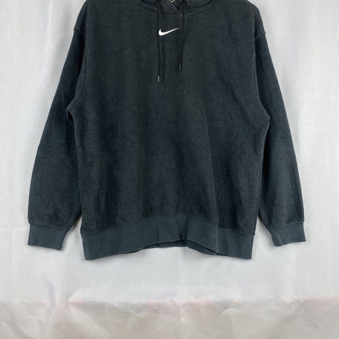 Ni-ke Midswoosh Sherpa Pullover Hoodie (Category: Hoodies) located in Trece Martires City. Submitted by butfirst.thrift (Listing ID 1448842032, Image 3). Description: 🛒: 𝐀𝐕𝐀𝐈𝐋𝐀𝐁𝐋𝐄 📦: Ni-ke Midswoosh Sherpa Pullover Hoodie 𝐒𝐈𝐙𝐄: Large (23width x 26length) 𝐂𝐎𝐋𝐎𝐑 𝐑𝐀𝐓𝐄: 8.5/10 𝐂𝐎𝐍𝐃𝐈𝐓𝐈𝐎𝐍: Good 𝐈𝐒𝐒𝐔𝐄: Slightly Fade Heavy cloth & Comfy (𝐌)𝐢𝐧𝐞: ₱𝟕𝟗𝟗 negotiable.