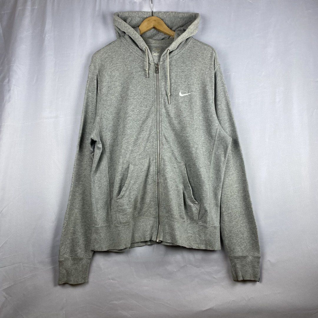 Nike Sideswoosh Zip Up Hoodie (Category: Hoodies) located in Trece Martires City. Submitted by butfirst.thrift (Listing ID 1448846477, Image 1). Description: 🛒:𝐀𝐕𝐀𝐈𝐋𝐀𝐁𝐋𝐄 📦: Nike Sideswoosh Zip Up Hoodie 𝐒𝐈𝐙𝐄: XXL (23width x 28length) 𝐂𝐎𝐋𝐎𝐑 𝐑𝐀𝐓𝐄: 9/10 𝐂𝐎𝐍𝐃𝐈𝐓𝐈𝐎𝐍: Good 𝐈𝐒𝐒𝐔𝐄: Stains (Washable) Authentic & Lightweight (𝐌)𝐢𝐧𝐞: ₱𝟔𝟎𝟎 .