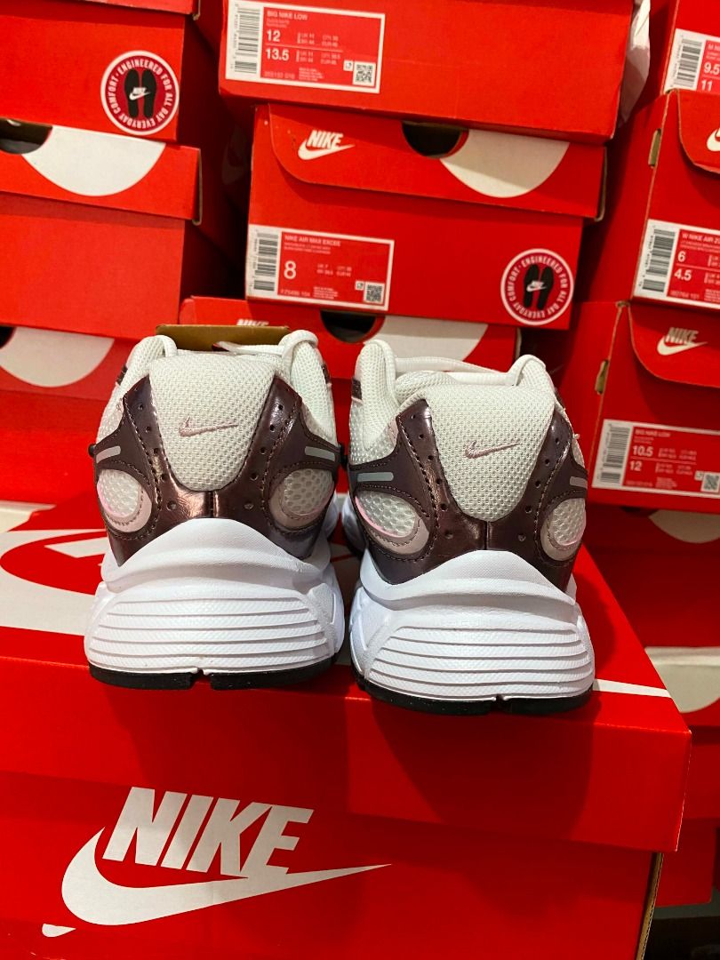 NIKE WOMEN'S V5 RNR (Category: Sneakers) located in Manila. Submitted by sneakywolp (Listing ID 1448814455, Image 2). Description: NIKE WOMEN'S V5 RNR Markdown Price: 3200 PHP ONLY ✔️ SRP: ₱5,195 ❌ Sizes Available: 6 / 6.5 / 7 / 7.5 / 8 / 8.5 US Women ON HAND/READY TO SHIP‼️ ⭐️ BRAND NEW with BOX // 100% LEGIT ✈️ SHIPPING via JNT (Door to door), LALAMOVE (Same day delivery), and LBC (Branch Pick Up) 🛵 COD (Same day delivery via LALAMOVE) 💳 Onli