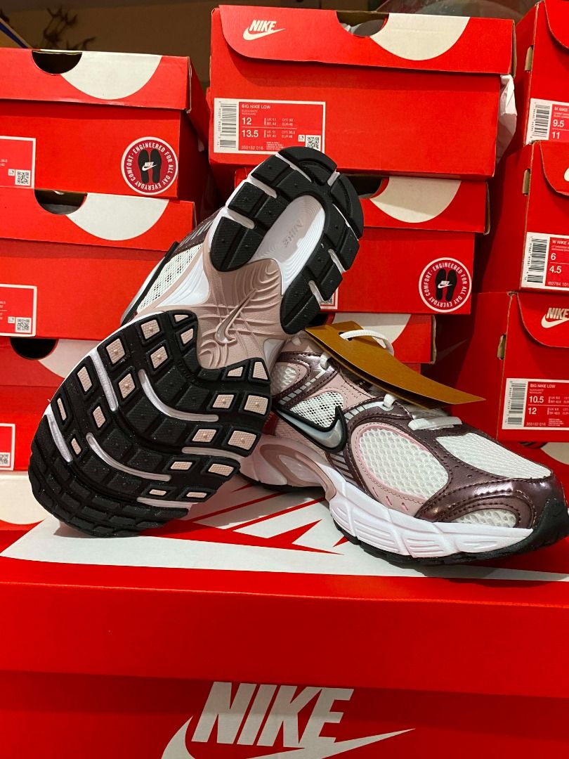 NIKE WOMEN'S V5 RNR (Category: Sneakers) located in Manila. Submitted by sneakywolp (Listing ID 1448814455, Image 3). Description: NIKE WOMEN'S V5 RNR Markdown Price: 3200 PHP ONLY ✔️ SRP: ₱5,195 ❌ Sizes Available: 6 / 6.5 / 7 / 7.5 / 8 / 8.5 US Women ON HAND/READY TO SHIP‼️ ⭐️ BRAND NEW with BOX // 100% LEGIT ✈️ SHIPPING via JNT (Door to door), LALAMOVE (Same day delivery), and LBC (Branch Pick Up) 🛵 COD (Same day delivery via LALAMOVE) 💳 Onli