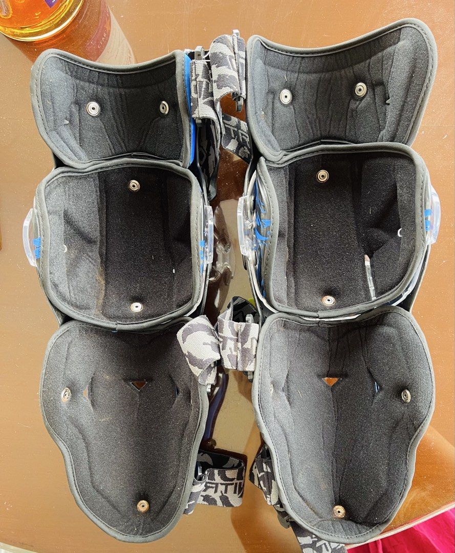 Nitro Motorcycle Knee Guards with Storage Bag (Category: Other Sports Equipment and Supplies) located in Rizal. Submitted by saristuffedmixed (Listing ID 1448696173, Image 3). Description: - Nitro knee guards with stylish carbon fiber look and blue accents. - Adjustable straps ensure a secure and comfortable fit. - Comes with a branded storage bag for easy transport and protection. - Ideal for motorcycle riding, mountain biking, and other action 