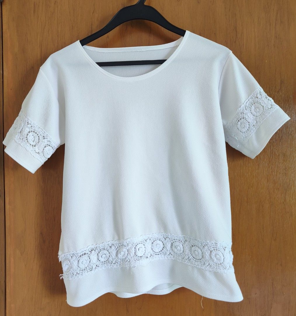 Off-White Short Sleeve Top (Category: Blouses) located in Bacoor. Submitted by gesdc (Listing ID 1448891771, Image 1). Description: Bust: 17.25" Length: 21" *With minor flaws (see photos) RFS: No longer fits the owner Default Courier: Gogo Xpress Mode of Payment: GCash.