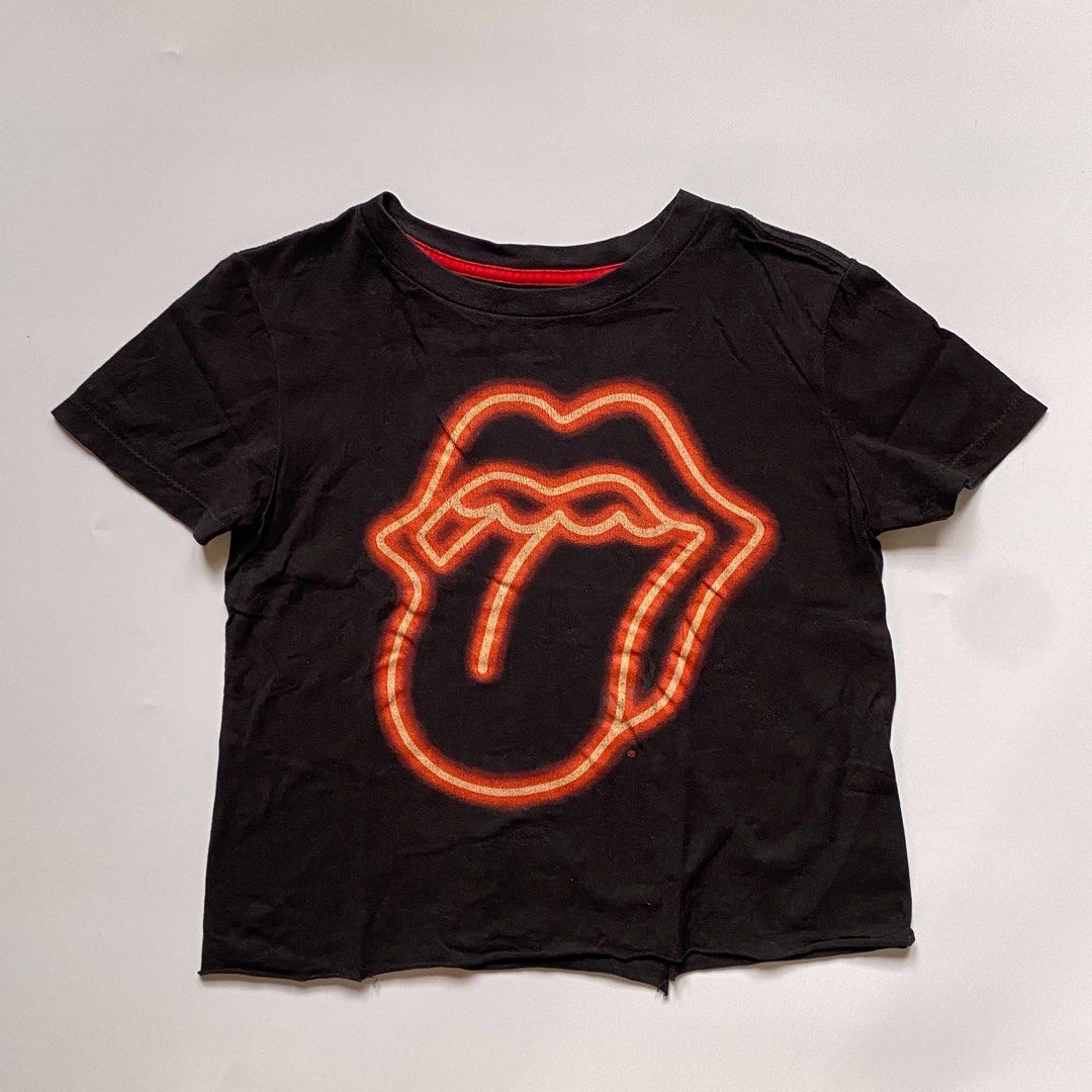 Old Navy Vintage Baby Tee Y2K (Category: Shirts) located in Guagua. Submitted by aikaaag (Listing ID 1448809604, Image 1). Description: .
