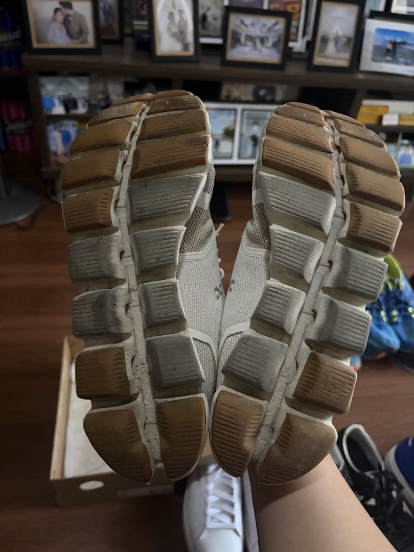 On cloud 5 (Category: Sneakers) located in Subic. Submitted by khaixxvii (Listing ID 1448740037, Image 3). Description: Authentic with box! Cloud 5 Size 9 Used :) Defect: madumi lang and sa isang side need lang padikitan ung isang side. Tinatamad na kasi ako padikitan since hindi ko na rin nagagamit. Rfs: decluttering also .