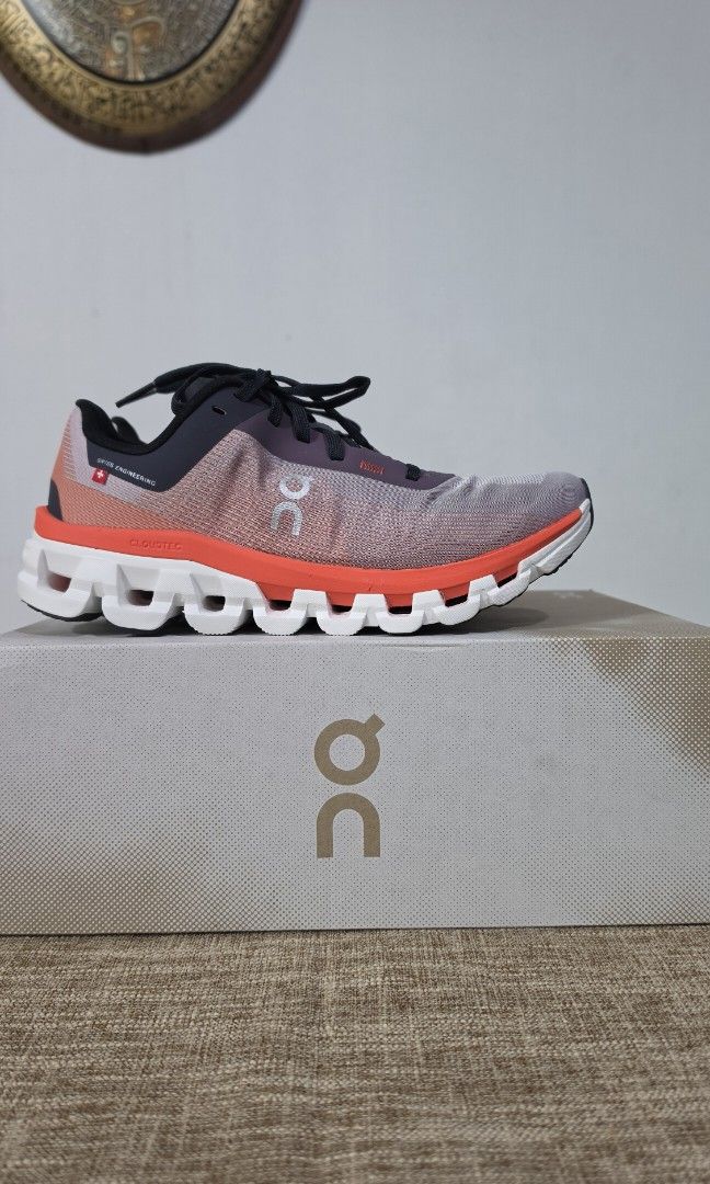 On Cloud - Cloudflow 4 (Category: Sneakers) located in Petaling Jaya. Submitted by mallys3009 (Listing ID 1448860467, Image 2). Description: Size : US6.5/UK4.5 100% Original. Brand new. Only tried it once to test at home. COD only at Kota Damansara. No 3rd party bank account transfer. Preferably cash..