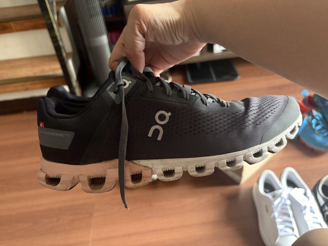 On Running CloudFlow (Category: Sneakers) located in Subic. Submitted by khaixxvii (Listing ID 1448738676, Image 3). Description: On cloud Size 9.5 Madumi lang but still intact. Linisan na lang din hahaa! Authentic no box :) Rfs: hindi nagagamit. Decluttering shoes .