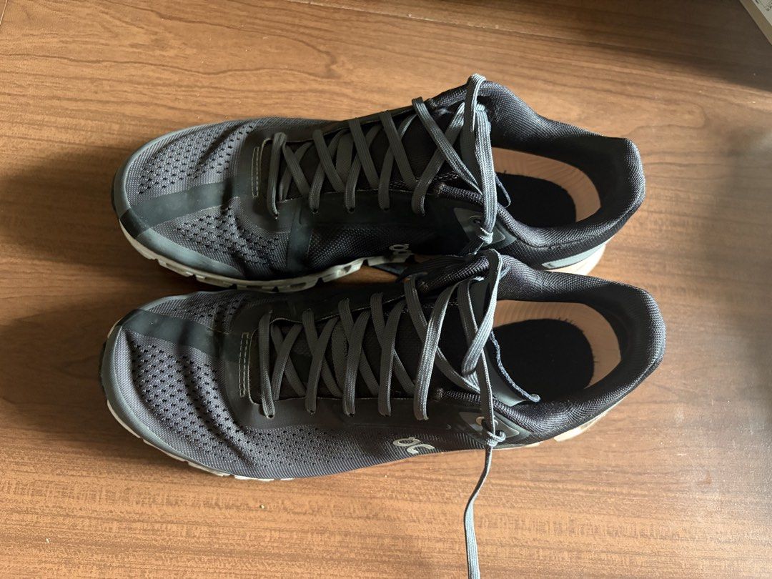 On Running CloudFlow (Category: Sneakers) located in Subic. Submitted by khaixxvii (Listing ID 1448738676, Image 2). Description: On cloud Size 9.5 Madumi lang but still intact. Linisan na lang din hahaa! Authentic no box :) Rfs: hindi nagagamit. Decluttering shoes .