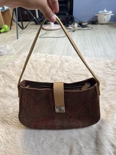 (Category: ) located in . Submitted by kimbags (Listing ID 1448751011, Image 1). Description: .