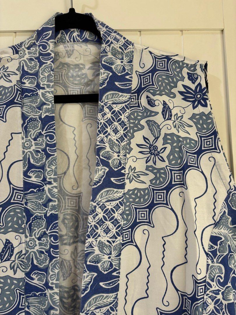 Outer Batik (Kategori: Baju Luaran) berada di Jakarta Timur. Dikirim oleh penkeik (ID iklan 1448740793, Gambar 3). Deskripsi: Beli di Jogja.