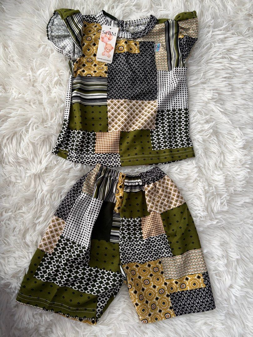 Patchwork Set - Size 1 Year (Category: Babies & Kids Fashion) located in Kuala Lumpur. Submitted by rent_bysfia (Listing ID 1448715122, Image 1). Description: Add postage RM5.