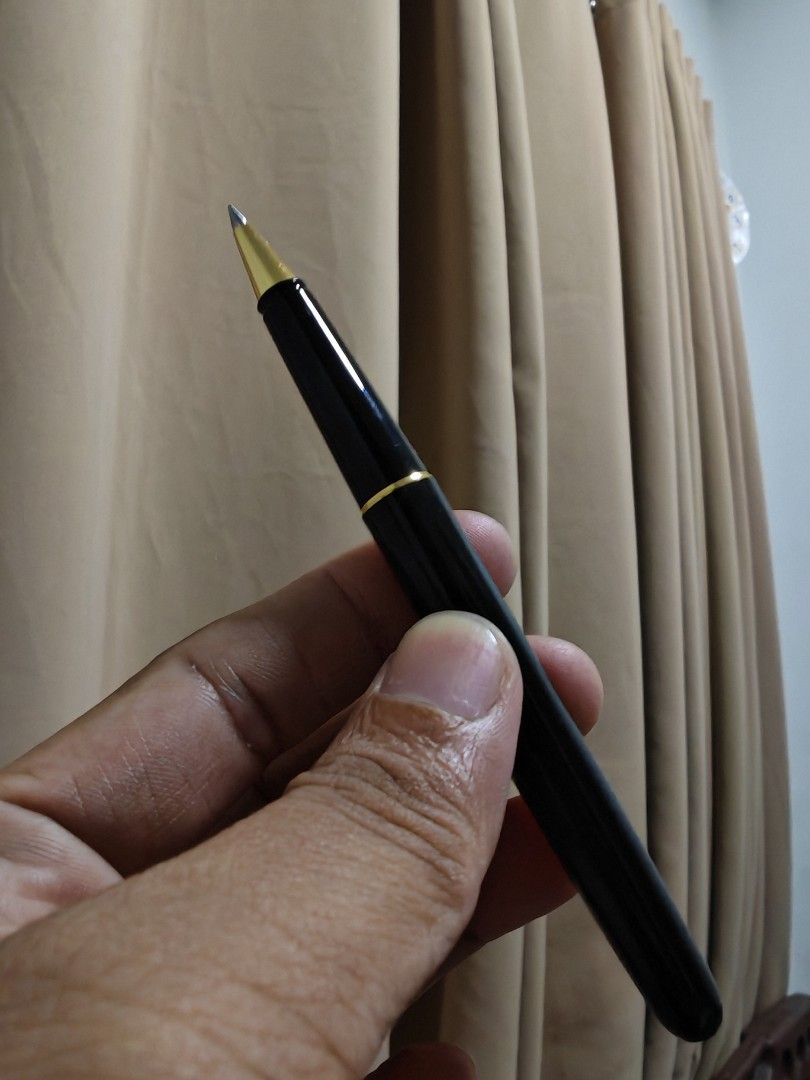 Pilot Laureate Ballpoint Pen Black Gold Trim (Category: Stationery & School Supplies) located in Valenzuela. Submitted by mendozagz (Listing ID 1448826747, Image 3). Description: Pilot Laureate Ballpoint Pen Black Gold Trim - Features a gold ring detail - Made in Japan - Smooth writing experience - Great for everyday use or as a gift - A timeless writing instrument.