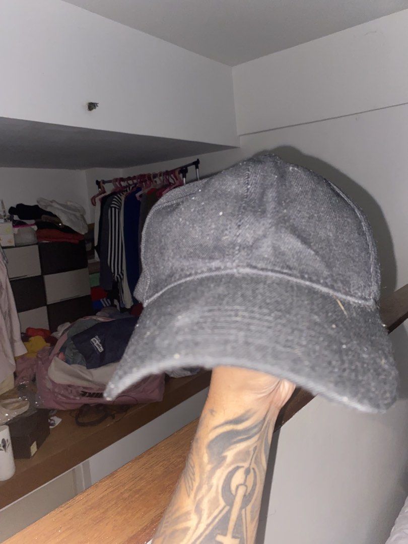 Plain Black Cap (Category: Caps & Hats) located in Manila. Submitted by aj927 (Listing ID 1448861416, Image 2). Description: - Classic black baseball cap - Simple and versatile design - Adjustable strap at the back for a comfortable fit - Ideal for everyday wear, sunny days, or completing a casual outfit - No brand.