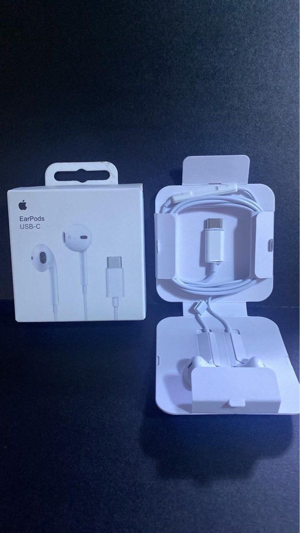 Plug and play EarPods USB-C (Category: Headphones & Headsets) located in Manila. Submitted by mimasour (Listing ID 1448716597, Image 1). Description: .