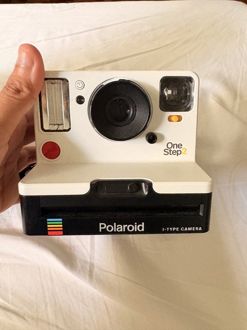 Polaroid OneStep2 Viewfinder i-Type Camera (Category: Cameras) located in Muntinlupa City. Submitted by stefivaldo16418 (Listing ID 1448703513, Image 3). Description: - box and camera only - untested but turns on (see pic 4) - uses I-type and 600 film - lost cover around camera (see pics for reference) - mint condition, just dusty willing to nego, prefer meetup rfs: haven’t used it in a long time bc mahal ang film, getting rid of unused stuff edi