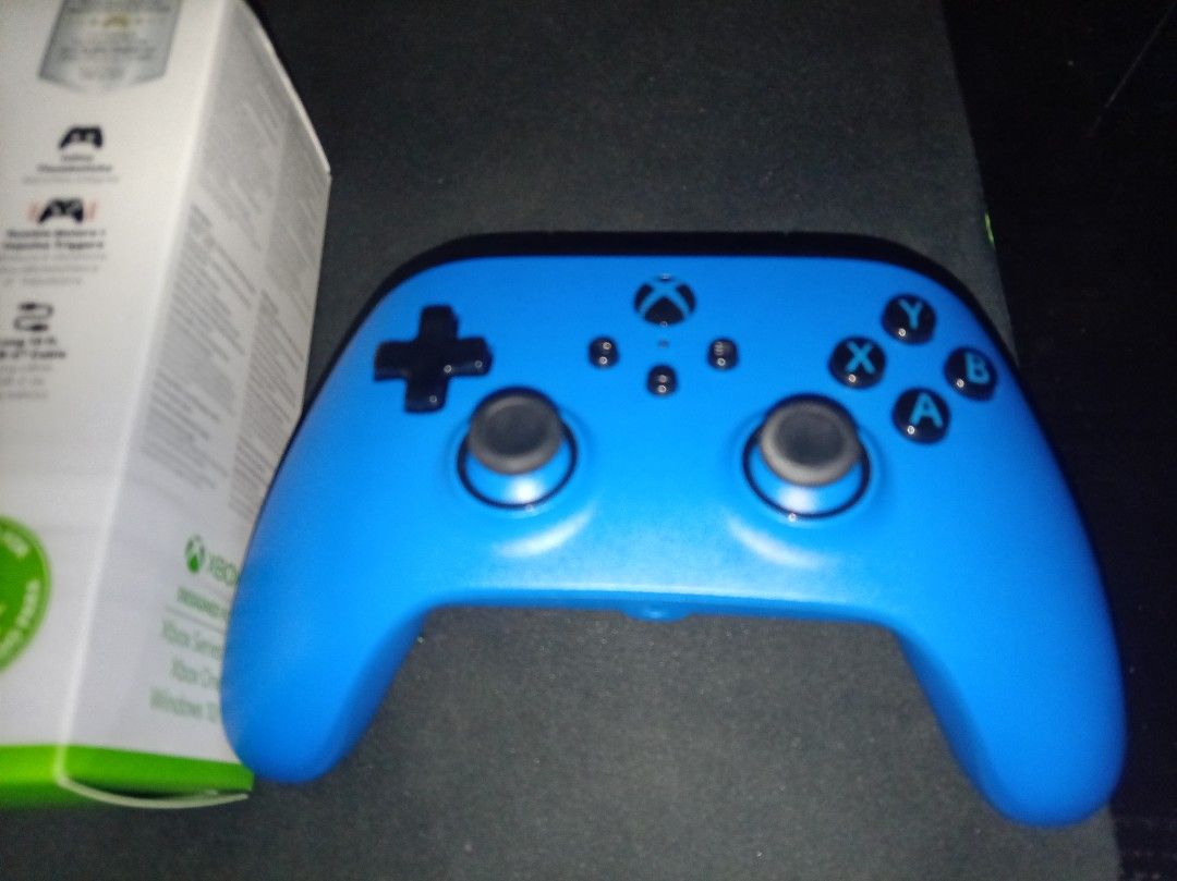 Xbox wired controller (Category: Controllers) located in Singapore. Submitted by uroemkia (Listing ID 1448743721, Image 2). Description: - Blue PowerA Symmetric wired controller for Xbox - Dual rumble motors & impulse triggers - Long 10 ft USB-C cable - Symmetrical thumbstick layout - Compatible with Xbox consoles & Windows PCs - Original box included -cash meetup -nego for fast deal pm my place -dilvery add 8$.