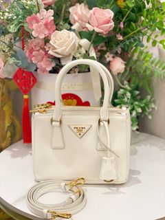 (Category: ) located in . Submitted by watchluxury888 (Listing ID 1448764379, Image 1). Description: .