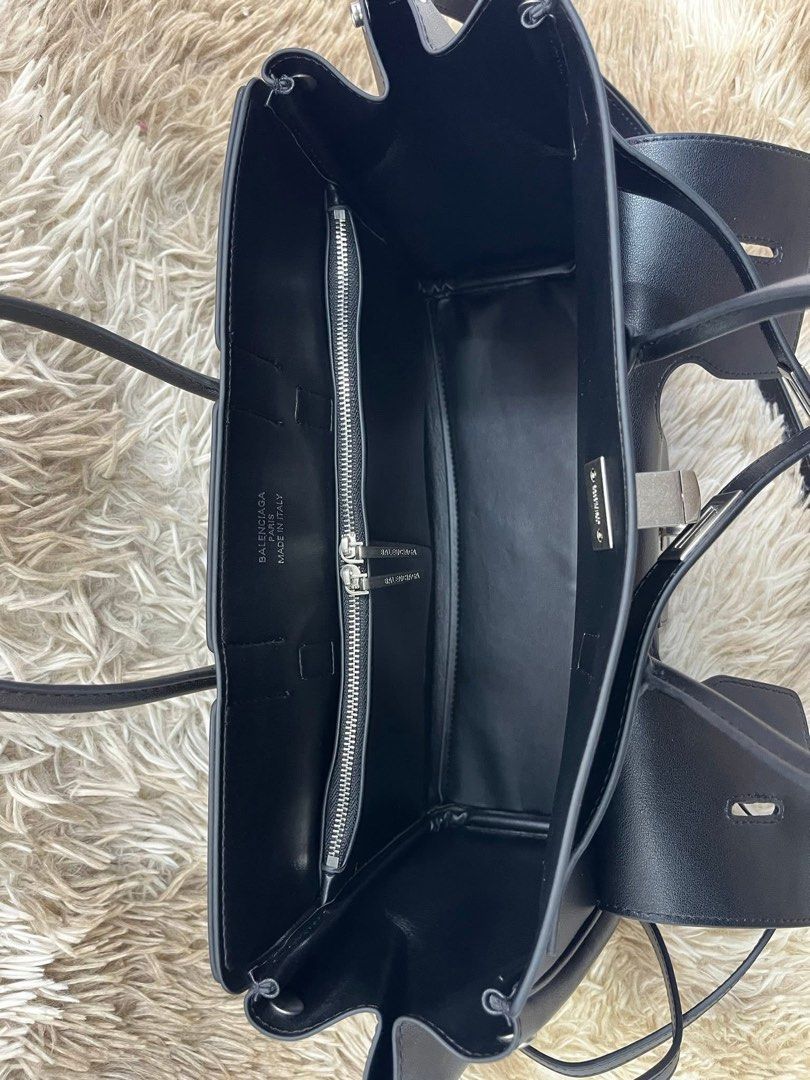 Preloved Balenciaga Tote (Category: Luxury Bags & Wallets) located in Manila. Submitted by bagsandshoesmanymore (Listing ID 1448800247, Image 2). Description: Preloved Balenciaga Tote Size 35cm Dustbag inclusion Actual picture posted Please read before you order 👉🏻❗️Payment first before shipping ❗️Cut off time of payment 11am sameday delivery ❗️NO MEET UP / NO PICK UP ❗️ORDER CANNOT BE CANCELLED ❗️PLEASE DON’T BUY IF YOU ARE IN DOUBT ❗️NO RETUR