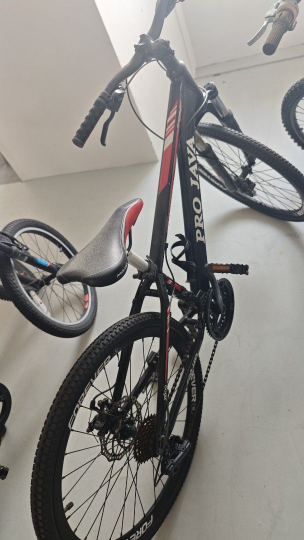 Pro Java Mountain Bike (Category: Bicycles) located in Singapore. Submitted by mau579 (Listing ID 1448795791, Image 2). Description: - Pro Java Mountain Bike - Black frame with red & white accents - Front & rear disc brakes - Tires with good tread - Ready for your next adventure!.