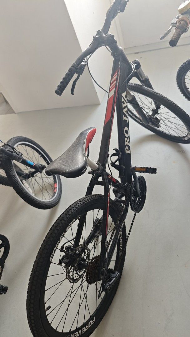 Pro Java Mountain Bike (Category: Bicycles) located in Singapore. Submitted by mau579 (Listing ID 1448795791, Image 1). Description: - Pro Java Mountain Bike - Black frame with red & white accents - Front & rear disc brakes - Tires with good tread - Ready for your next adventure!.
