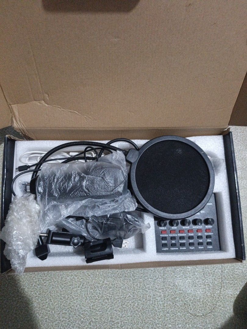 Professional Condenser Microphone for Crystal Clear Sound (Category: Microphones) located in Manila. Submitted by epicbird_776b36 (Listing ID 1448801170, Image 2). Description: - Professional condenser microphone - Ideal for recording - Delivers clear audio - Designed for crystal clear sound.