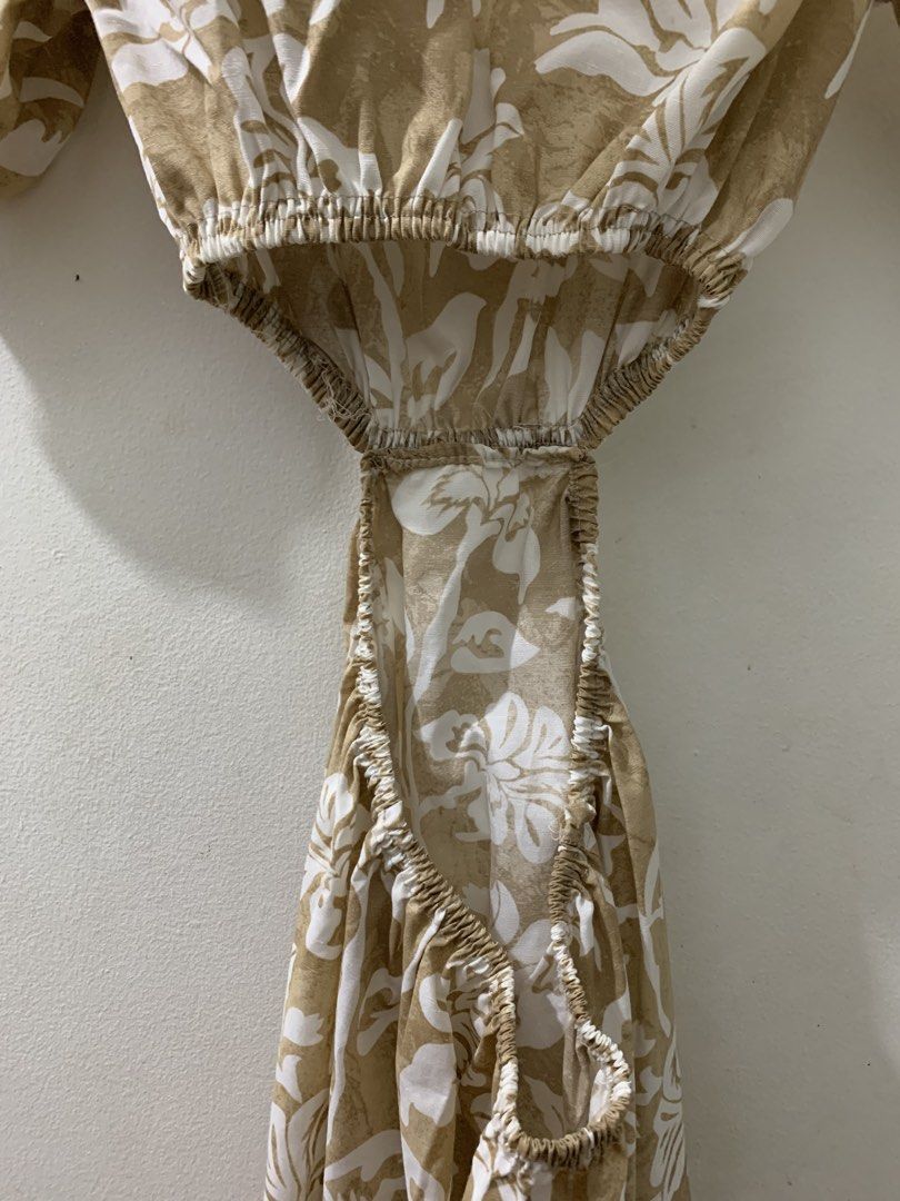 Puff Sleeves Midi Dress (Category: Dresses) located in Marikina City. Submitted by pilloaf (Listing ID 1448806261, Image 3). Description: - Fits small frames - Midi length dress - Side-waist cutout - Bought on ZALORA.