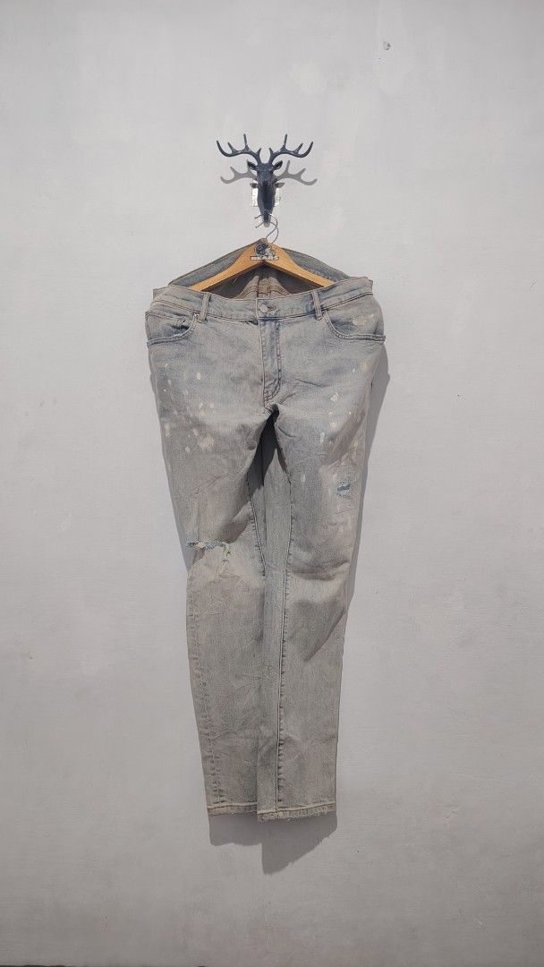 PUNK AMIRI Light Wash Distressed Jeans (Category: Jeans) located in Cavite. Submitted by lookksph (Listing ID 1448814045, Image 3). Description: 38 ON TAG NO ISSUE EXCELLENT CONDITION WAIST : 38 LENGTH: 40.