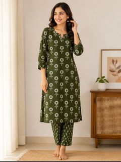 (Category: ) located in . Submitted by vibrantdecorclothing (Listing ID 1448792968, Image 1). Description: .