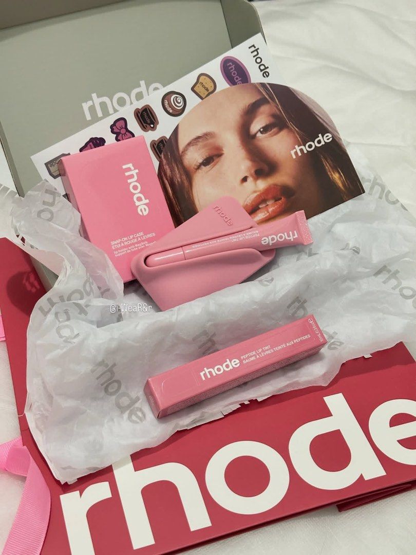 Rhode snap on case (Category: Makeup) located in San Rafael. Submitted by shilloane (Listing ID 1448651668, Image 2). Description: Rhode Snap On Case from US Manufacturer Inclusions: rhode snap on case + peptide lippie + rhode sticker + rhode paber bag card .