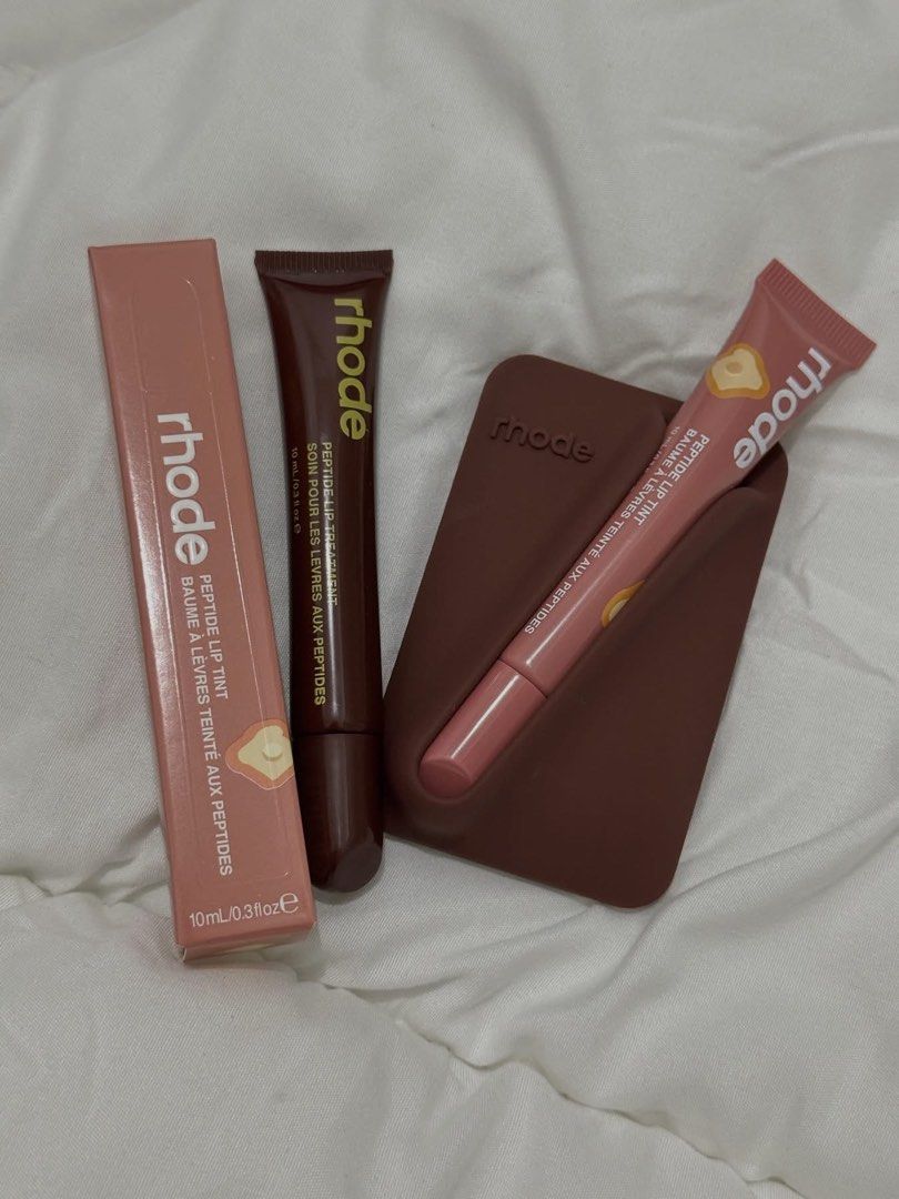 Rhode snap on case (Category: Makeup) located in San Rafael. Submitted by shilloane (Listing ID 1448651668, Image 3). Description: Rhode Snap On Case from US Manufacturer Inclusions: rhode snap on case + peptide lippie + rhode sticker + rhode paber bag card .